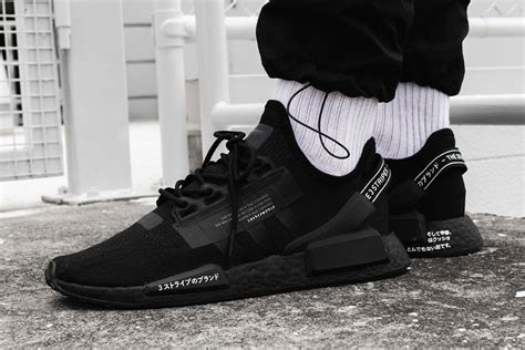 adidas nmd r1 v2 japan black